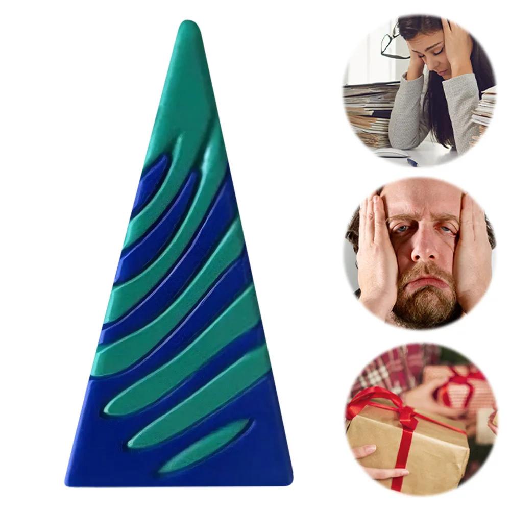 3D tištěná hračka se spirálovým kuželem Nemožný průchod pyramidou Socha průchod pyramidou Fidget Hračka Mini Vortex Thread Illusion