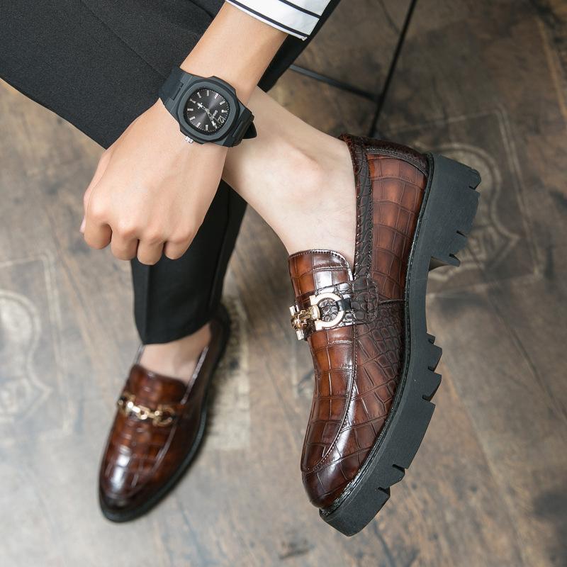 Pointed leather shoes autumn new British heightening hair stylist personalized crocodile pattern shoes