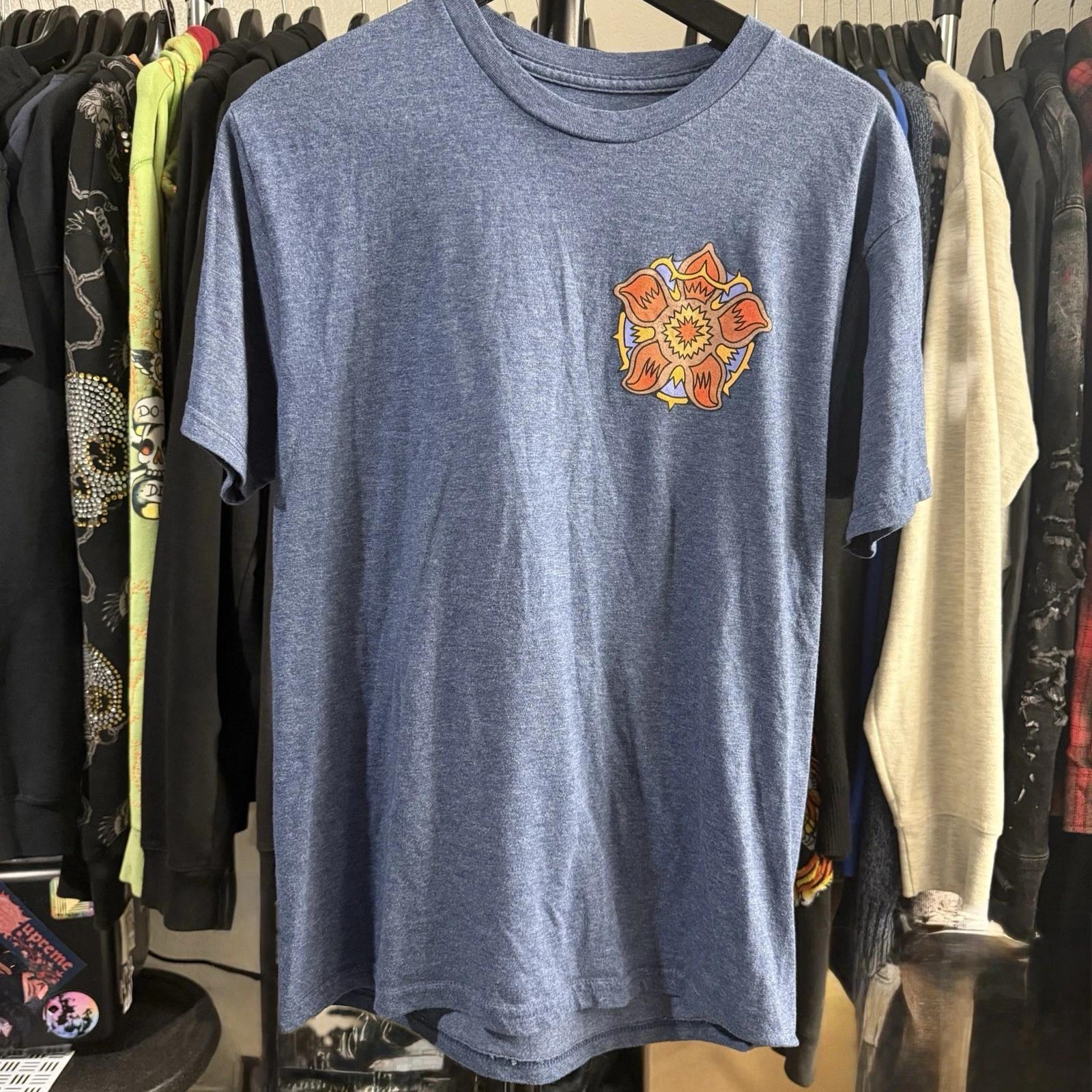 

Stranger Things Cast (Netflix) Unique Art Mens SZ M Short Sleeve 100% Cotton T-shirt Mens Tees Top S