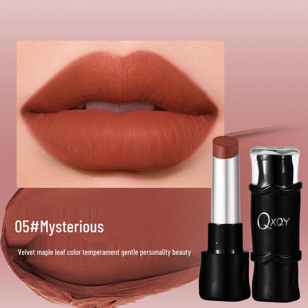QXQY Geschmeidiger Matter Langhaftender Lippenstift: Leicht, Natürliche Aufhellung, Weichzeichner-Effekt, Nicht klebrig, Lichtecht.