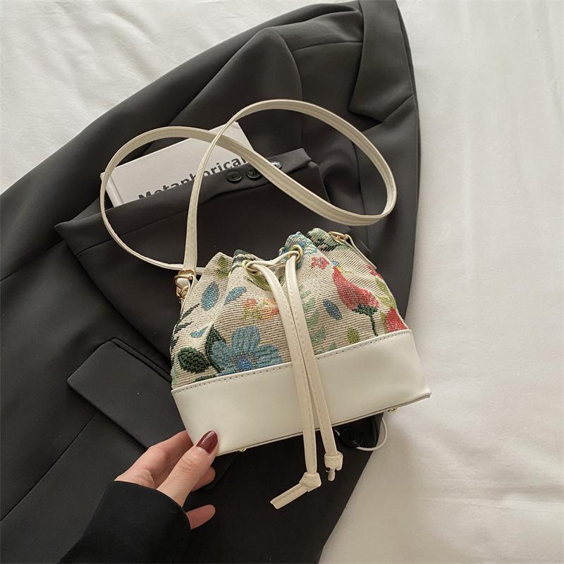 Stylish and Simple, Niche Contrasting Colors, Printed Strap Shoulder Bag, Women's 2025 Spring New Versatile and Fresh Messenger Bag