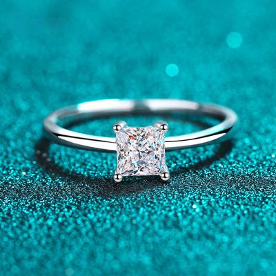 0.6ct 4.5mm Inel Solitaire Moissanite Cut prințesă pentru femei incolor de înaltă calitate 100% S925 Bandă din argint Sterling GRA