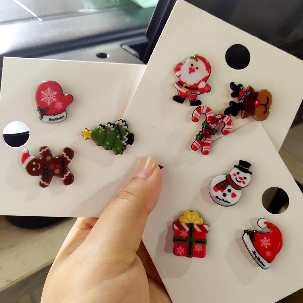 Classic Cute Cartoon Christmas Series Brooches Set for Women 3pcs Snowman Santa Claus Elk Acrylic Pin Party Jewelry Accessories