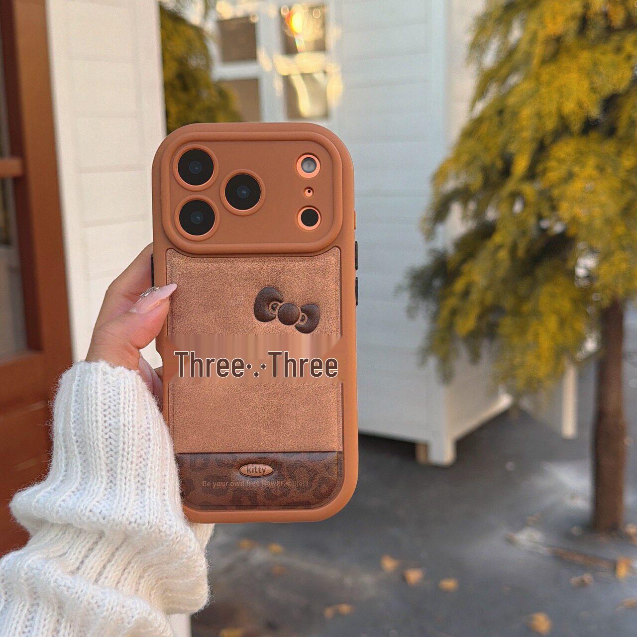 

Cute Brown Leather Drop-Proof Phone Case for Apple 17 Pro/Pro Max with Cartoon Design - Autumn/Winter Edition iPhone 16