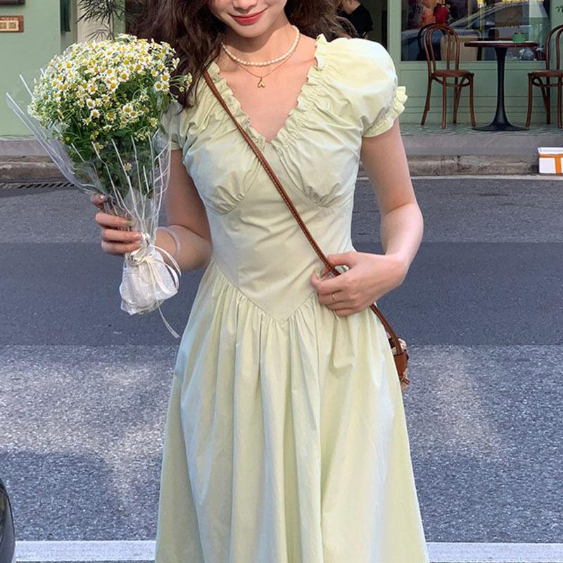 Sommerkleid mit V-Ausschnitt, Strandurlaub, Freizeitkleider