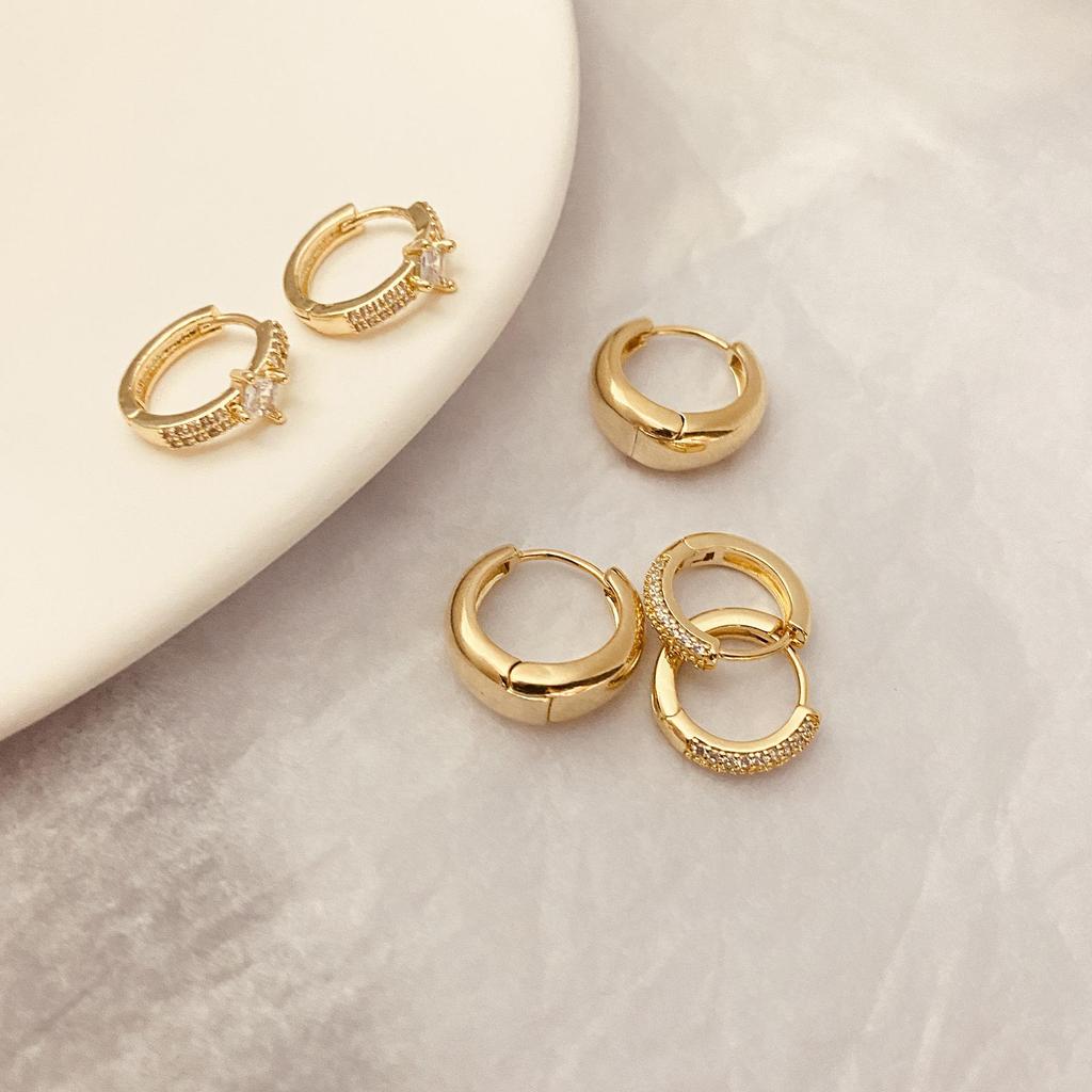 Koreanische Trendige Kleine Creolen: Exquisite goldbeschichtete Kupfer-Creolen & Ohrstecker