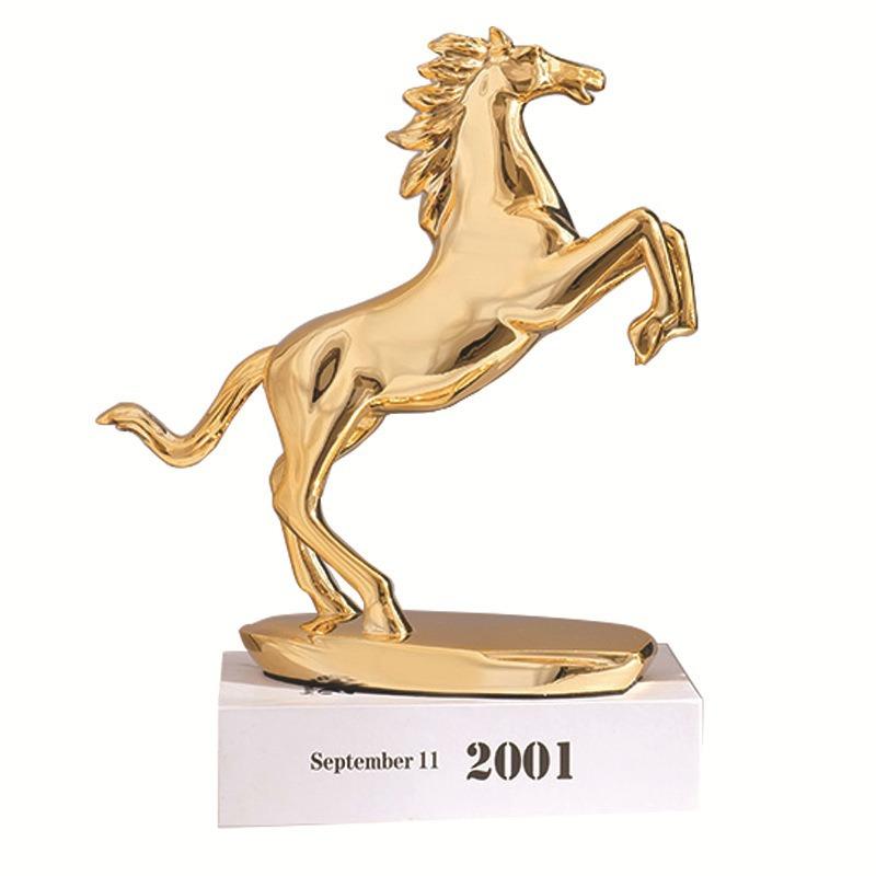Creative Resin Gold Jumping Horse Sculpture Handicraft Entrance Living Room Ornaments Art Animal War Horse Statue Interior Decor