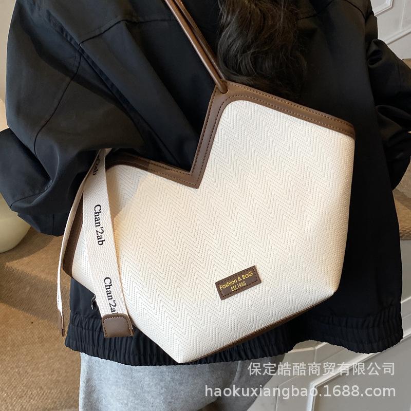 Retro Bag Women's Large Capacity 2025 New Autumn and Winter Shoulder Armpit Bag Texture Casual Work Commuter Tote Bag