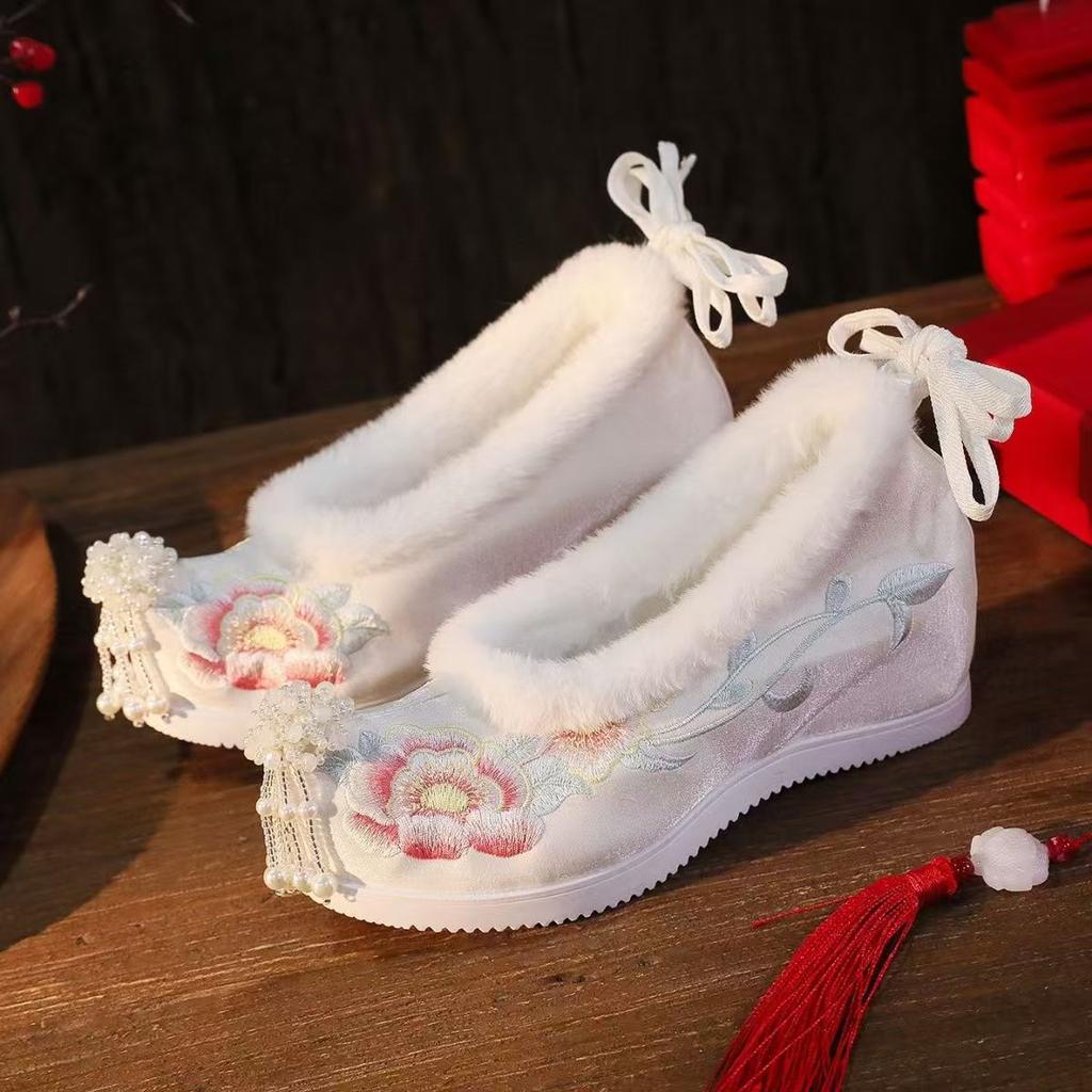 Women's Shallow Increased Internal Embroidered Cotton Shoes Ethnic Style Cocked Shoes Toe Plush String Bead Tassels Hanfu Shoes