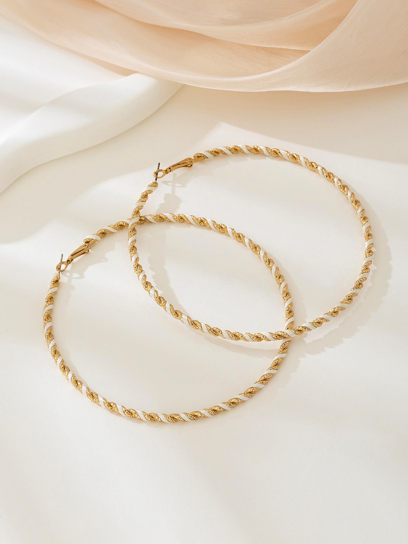 Модные европейские и американские серьги-кольца для сужения лица 2025: Смелый, Стильный, Заявление о личности золотой