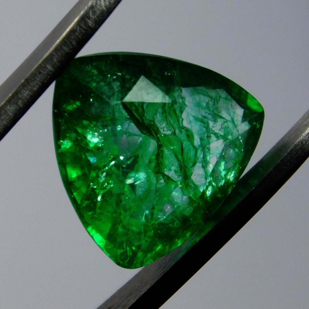 Natural Colombian Emerald Trillion Cut 6 Carat Green CERTIFED Loose Gemstone A-5897