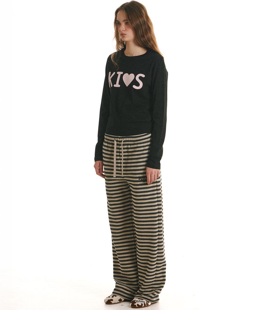 Kimseupeulesikoteunmakes Flat Kiss Logo Long Sleeve T-Shirt Black