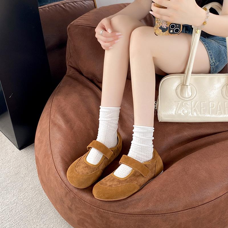 Fashion and Lightweight Retro Shallow Mouth Single Shoes Women's 2025 Spring and Autumn New Models with Skirts Round Head Velcro Mary Jane Shoes