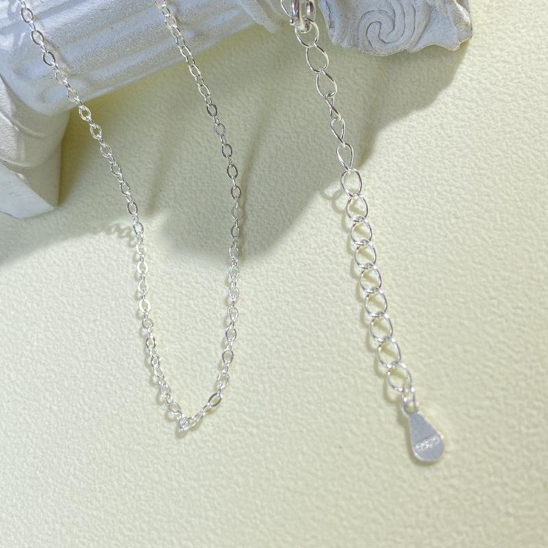

Elegant Goddess-Inspired Minimalist Necklace: Chic, Pendant-Free Design for Women