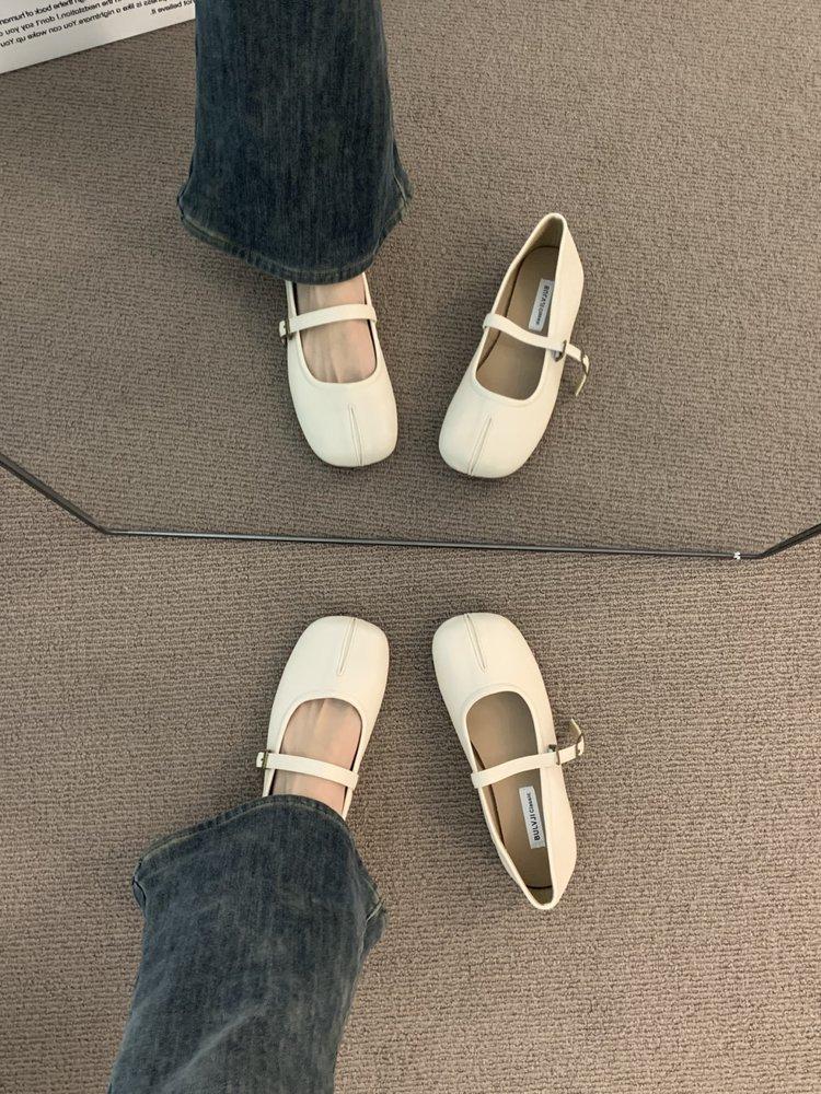 Flat-bottomed gentle evening shoes French cream yellow pig's trotters single shoes women's spring and autumn soft-soled split-toed Mary Jane grandma l