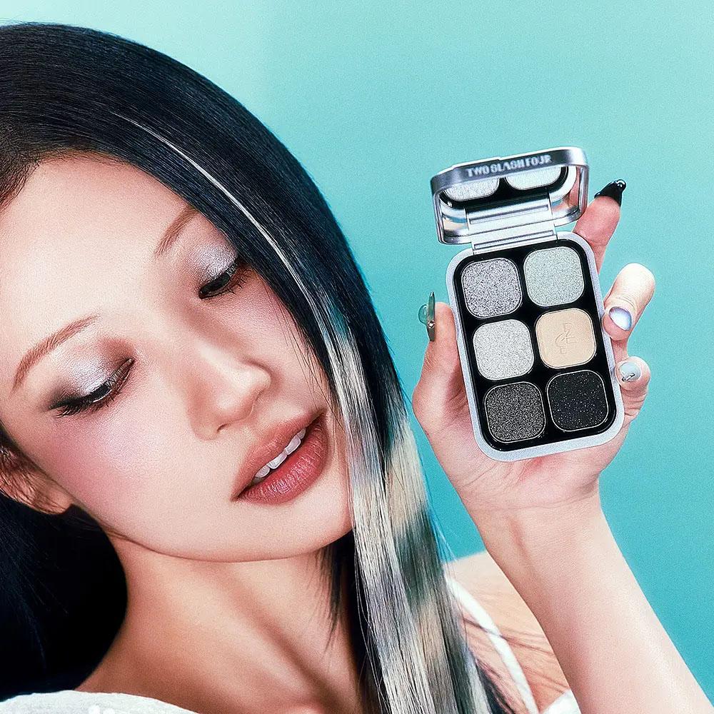 TWO SLASH FOUR Odd Balance Eye Palette – Silver Chroma