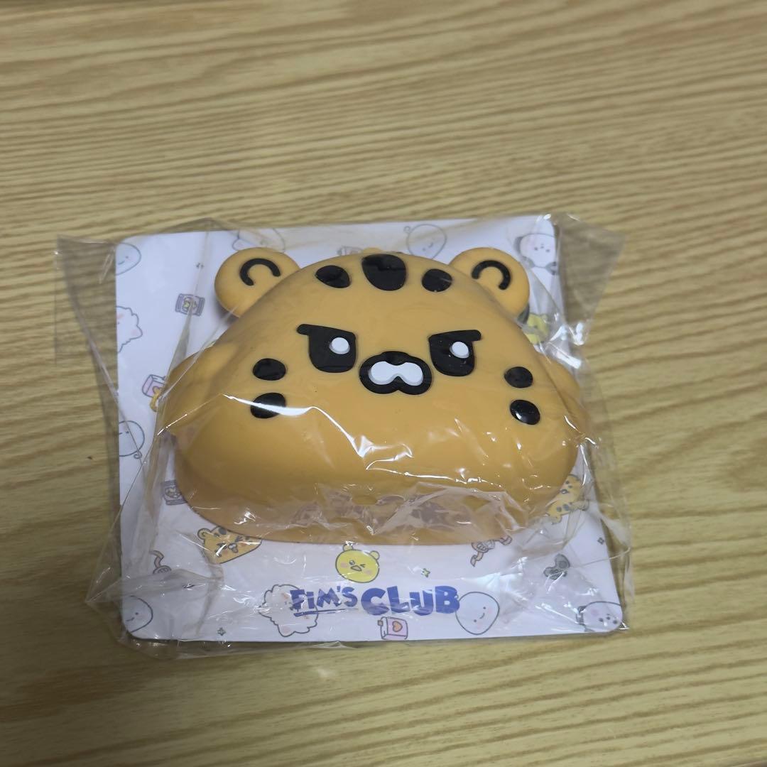 

[Б/У] LESSERAFIM FIMSCLUB Всплывающий силиконовый кошелек Чэвон