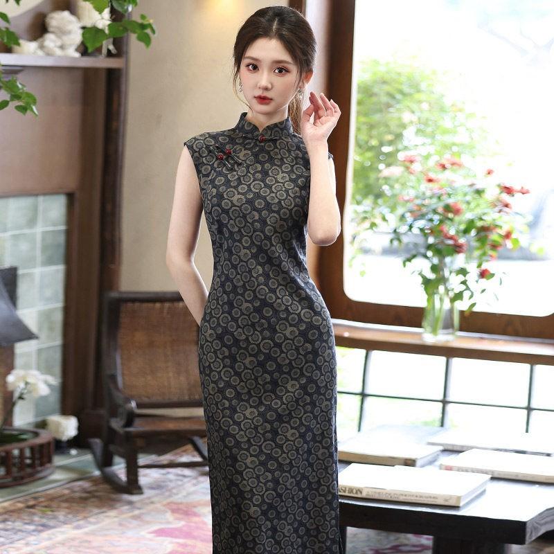 Womens Modern Chinese-Inspired Sleeveless Long Cheongsam Dress 2026 Retro Style With Dot Print