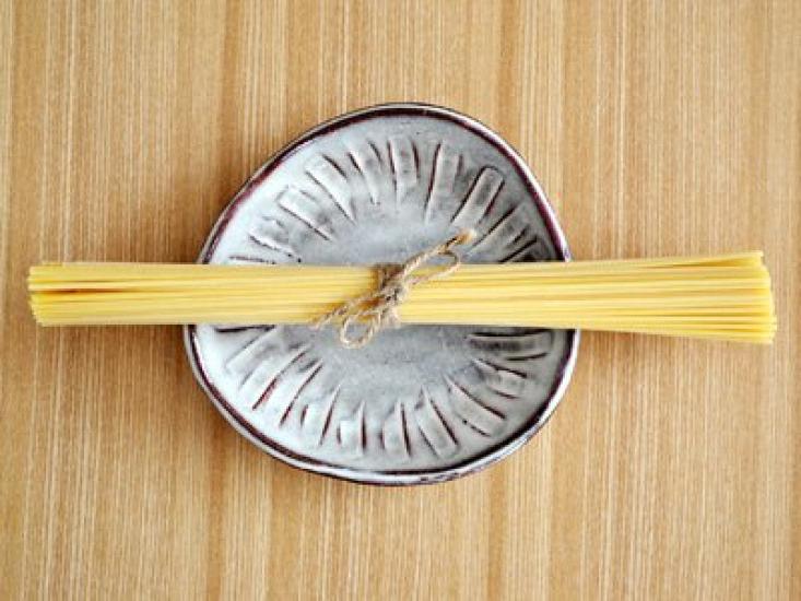 Servis Östjapansk stil handgjord triangulär tallrik Shinogi 13,8 cm Akayun-ugn