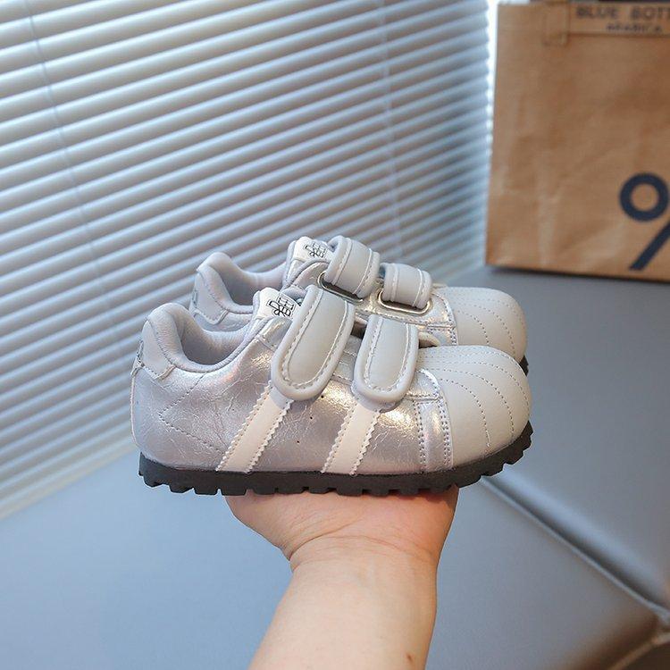 

Children s sports shoes boys shell shoes casual girls shoes children breathable women s treasure board shoes 2025 autumn retro 34 yards inner length about 21.4CM серебряный