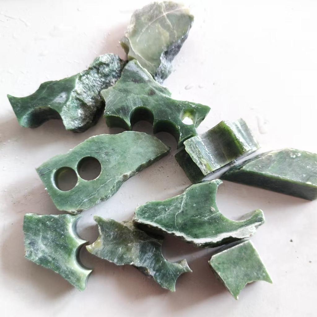 About 100g Natural Hetian Green Jade Jasper Stone Cutting Scraps Crystal Specimen Diy Making Home Decoration Stone Healing Gift