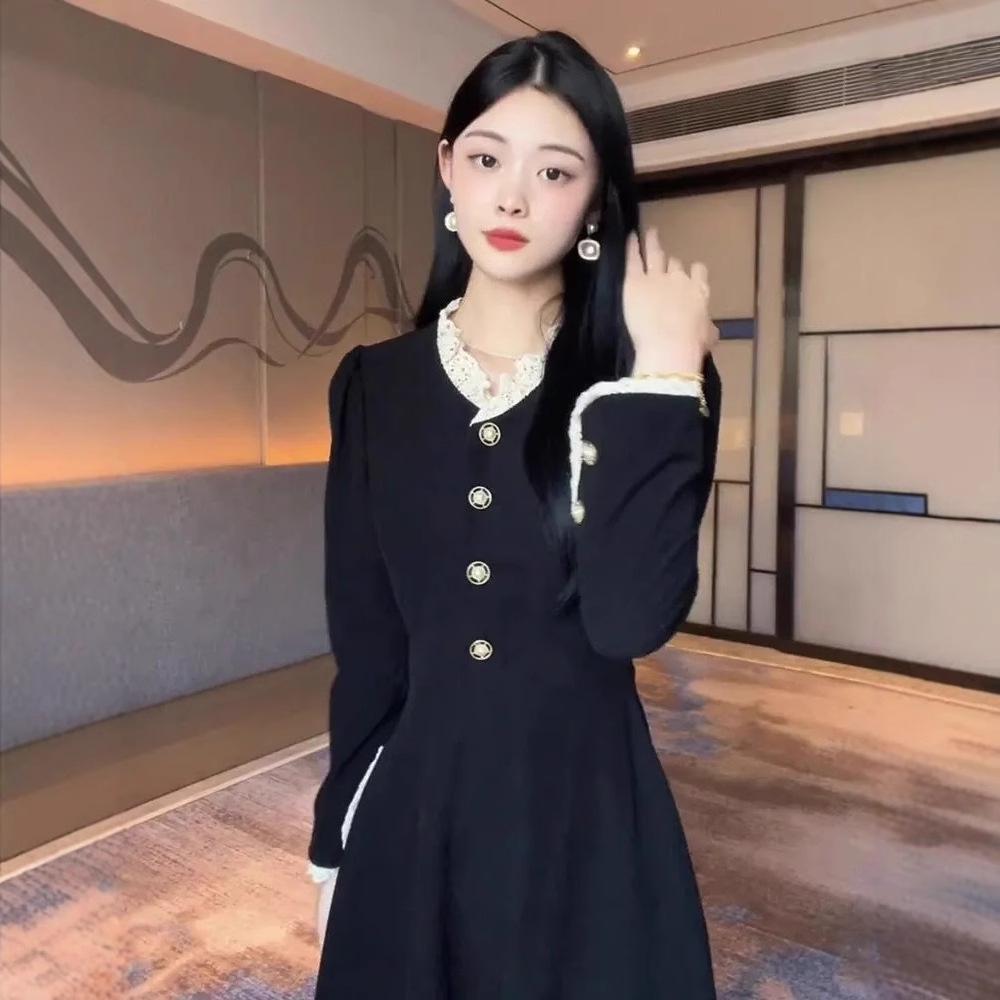 Women's Large Hepburn-Style Black Corduroy Dress: 2024 Autumn/Winter, Waist-Slimming Mid-Length
