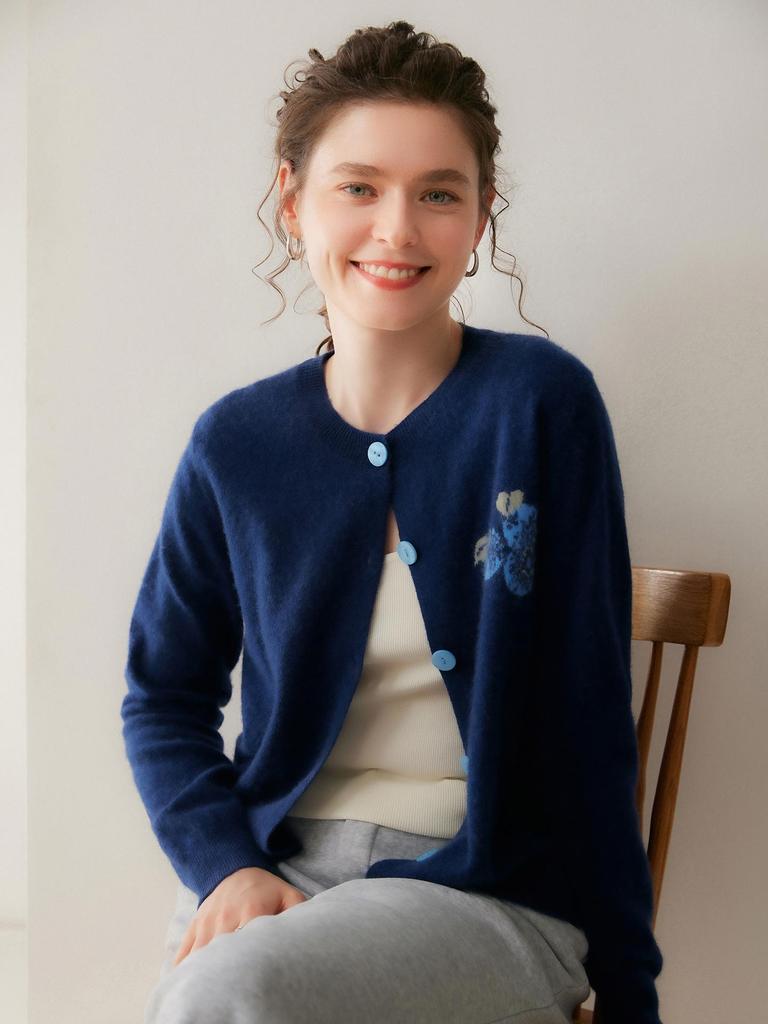 Women's Blueberry Embroidered Cashmere Cardigan, Autumn/Winter 2026 Edition, Round Neck, Short Jacket in Gentle Style