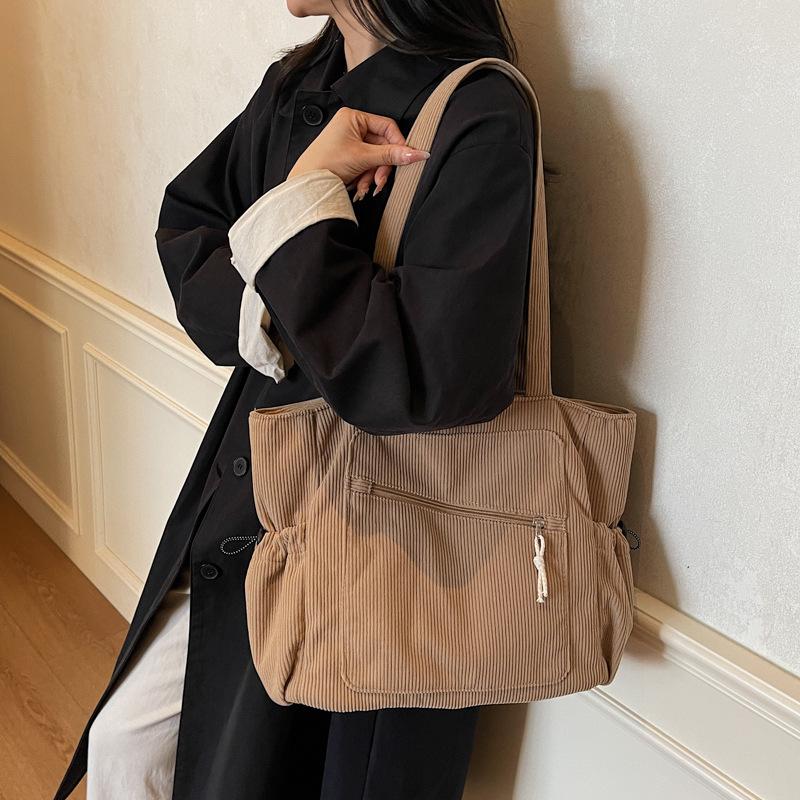 2025 Autumn New Japanese Trend Large-capacity Solid Color Simple Shoulder Bag Casual Versatile Commuter Handbag