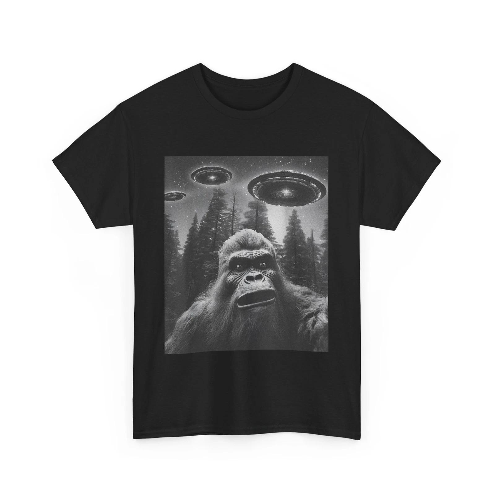 Bigfoot Selfie UFO T shirt, Sasquatch Alien UFO Lovers Women Men Funny T shirt M