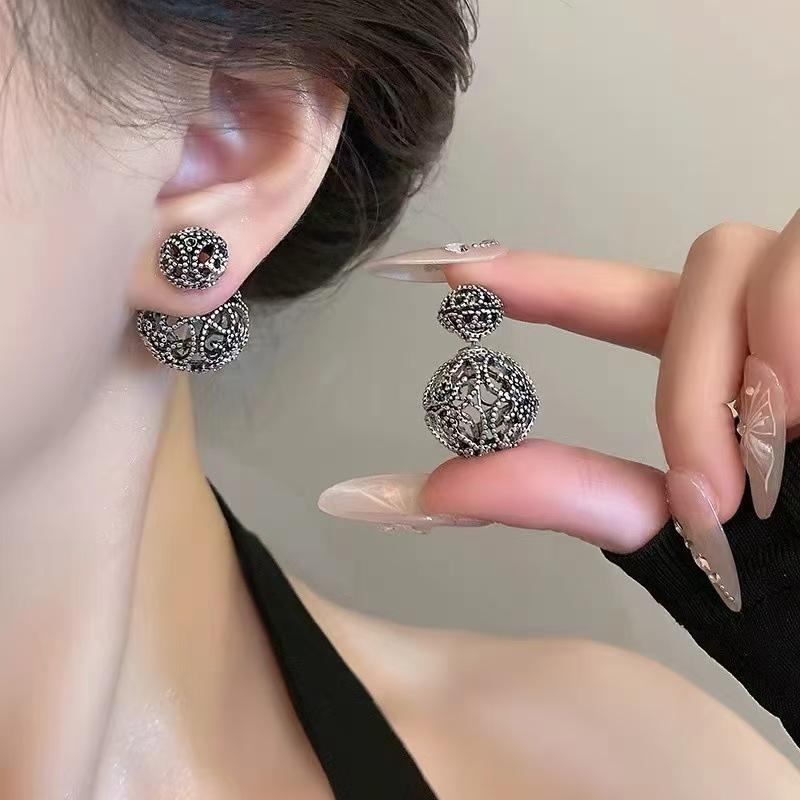 Ausgeschnittene runde Vorder- und Ohrringe, Modische und vielseitige Gothic-Accessoires, Kugelschmuck