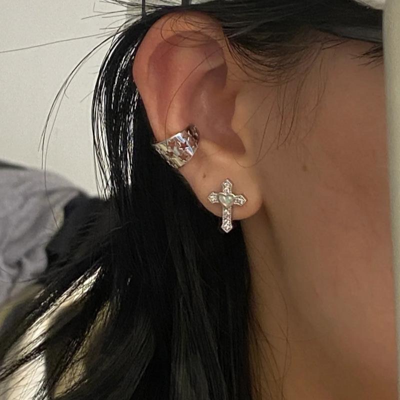 Gothic Punk Rhinestones Cross Stud Earrings for Women Men Personality Hip-Hop Heart Crystal Earrings Statement Jewelry Gifts