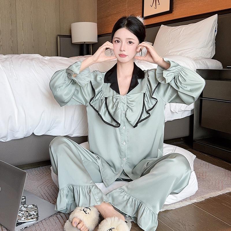 

Premium Ice Silk Pajama Set with Long Sleeves for Spring & Autumn - Elegant French-Style Homewear Large зелений