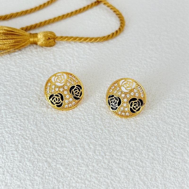 Medieval Exquisite Geometric Drip Glaze Full Diamond Rose Stud Earrings Fashionable Temperament Round Flower Earrings Women золотой