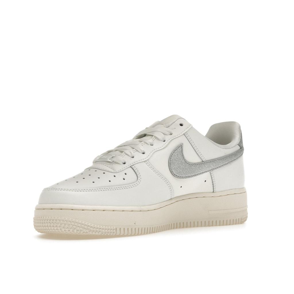 Nike Women's Air Force 1 Low Summit White Metallic Silver DQ7569-100