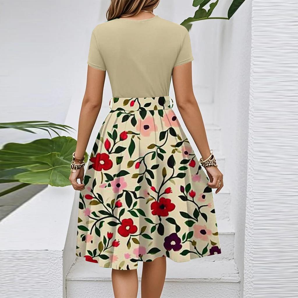 Damekleskjole med belte, avslappet mote, blomsterprint, korte ermer, rund hals, elegant