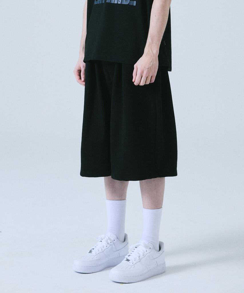 QUTON Double-Pleat Wide-Fit Bermuda Shorts 3 Colors