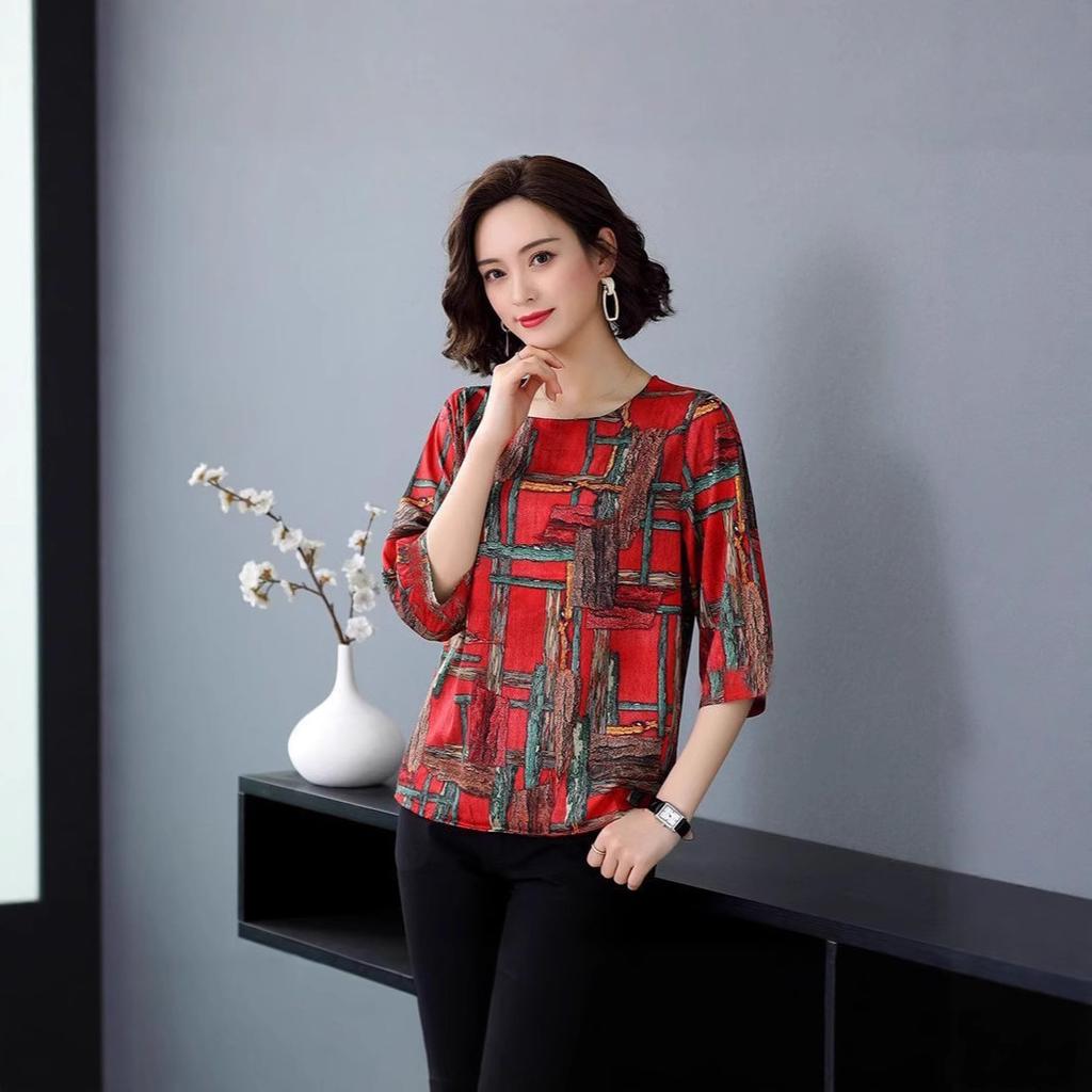 Large size women's retro five-quarter-sleeved T-shirt women's imitation ice silk medium-sleeved bottoming shirt, top slimming
