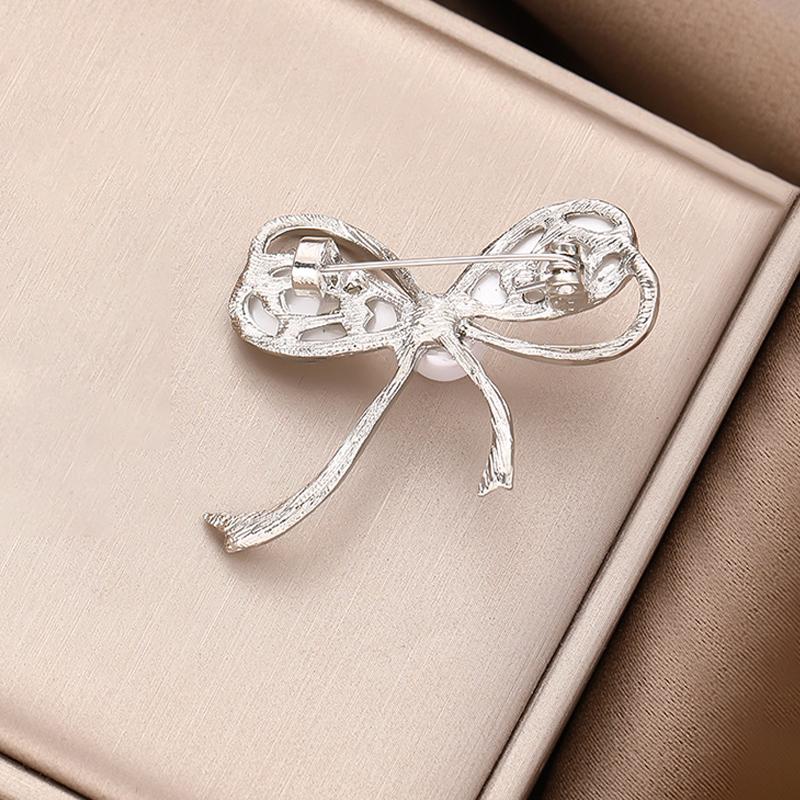 Korean-style Pearl Butterfly Bow Brooch Suit Jacket Pin Anti-Exposure Decoration