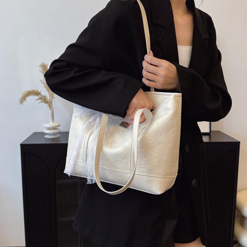 Street Style Large Capacity Bag For Women With Pu Material And Zipper Closure For Daily Use