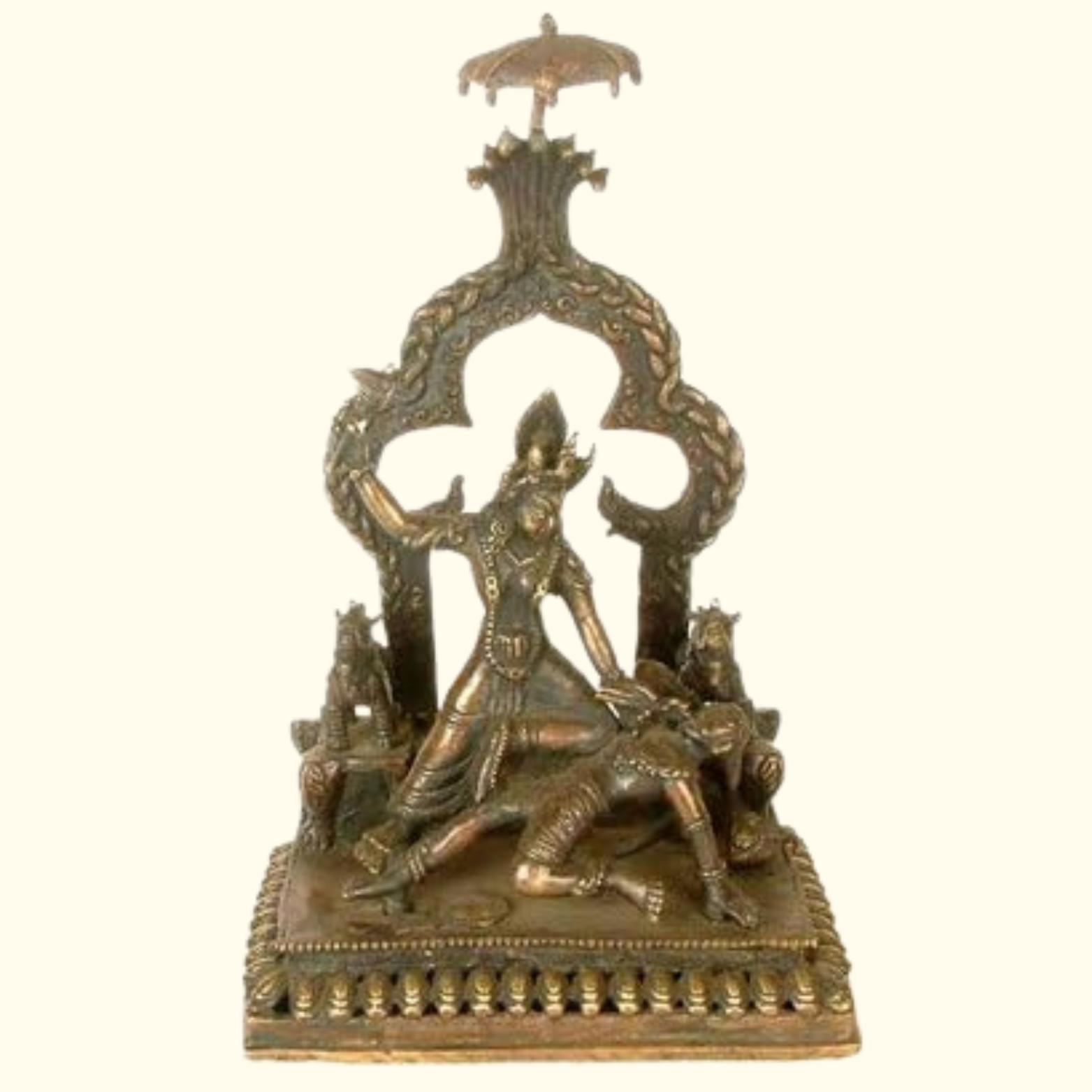 Идол Матери Шри Багламукхи, Изготовлен из Сплава Восьми Металлов (Аштадхату) и Латуни, Религиозный, Золотой - 10 см