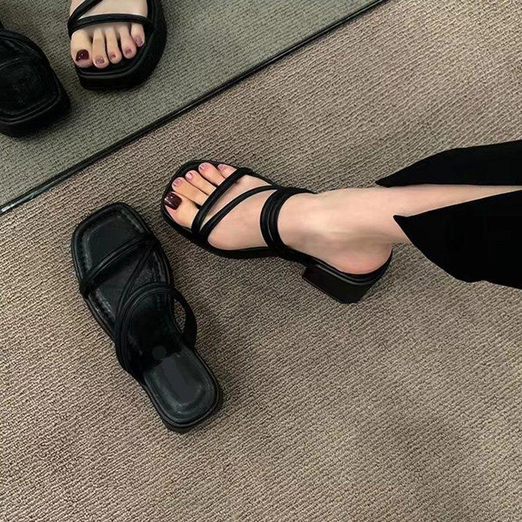Beautiful French high-heeled sandals for women to wear in the summer of 2025, new fashionable and versatile women's thick-heeled outer slippers