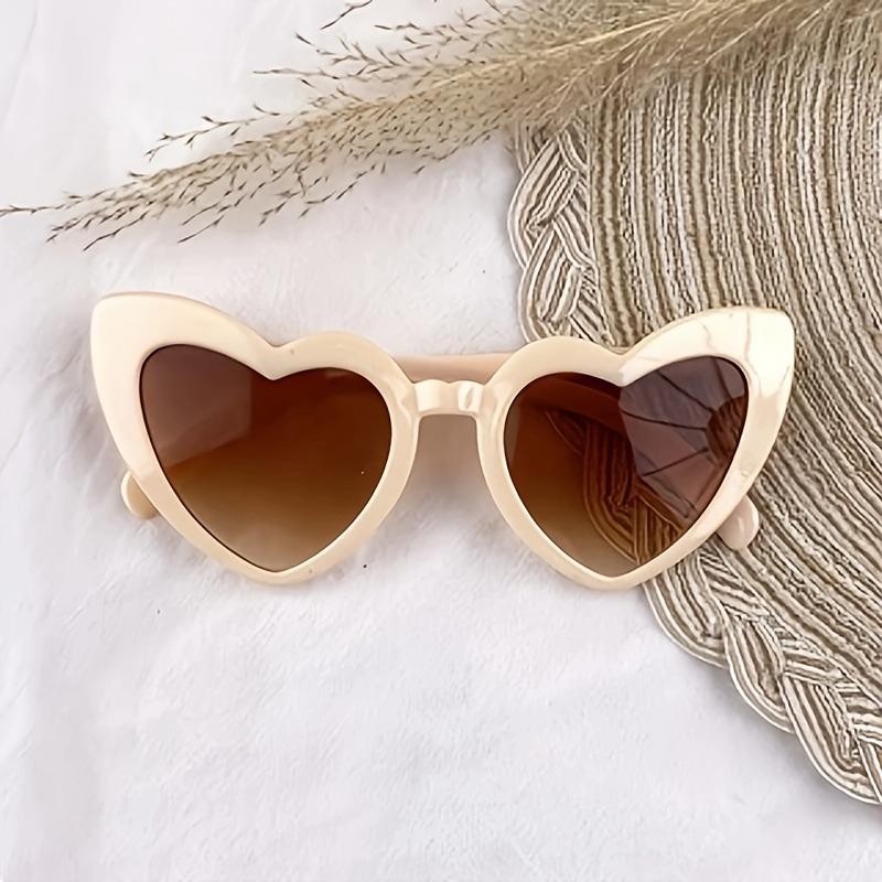 5pcs Set of Fashion Sweetheart Decorative Glasses Retro Heart Shaped Fashion Glasses Suitable for Festivals