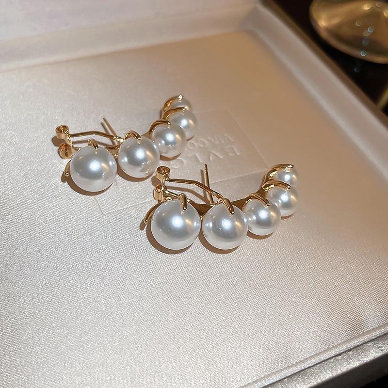 French Baroque Pearl Flower Tassel Earrings: Elegant Silver Needle Studs with a Light Luxury Touch