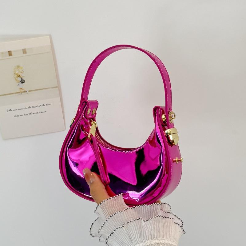 

Foreign trade bag women 2025 new ins Internet celebrity mini moon bag fashion patent leather chain messenger bag tide чорний