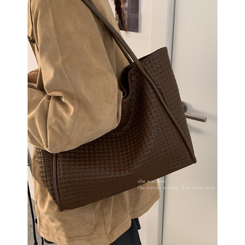 Retro Woven Pattern Bag Women's 2025 New Autumn Fashion High-end Tote Bag Large-capacity Shoulder Commuter Bag