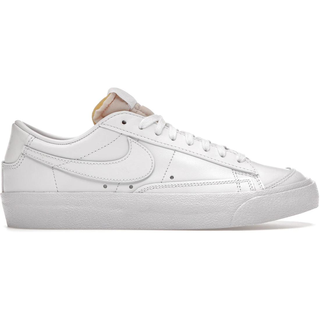 

Sneaker Nike Blazer Low 77 White (Women s)(DC4769-101) 36.5