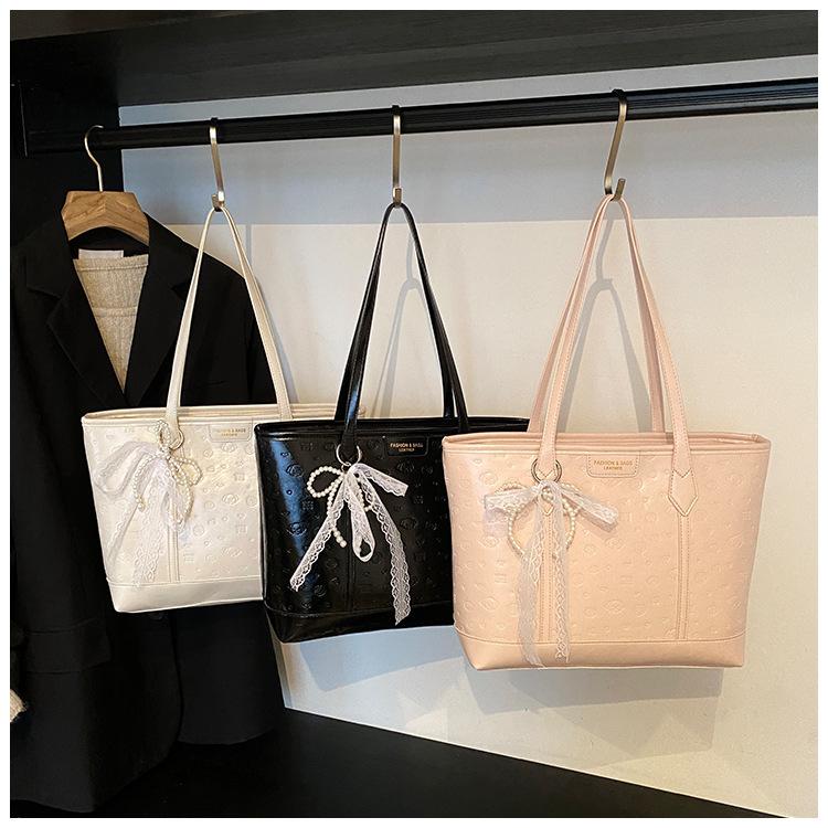 Tote bag female college students class 2025 new large-capacity bag casual shoulder bag summer Korean commuter bag