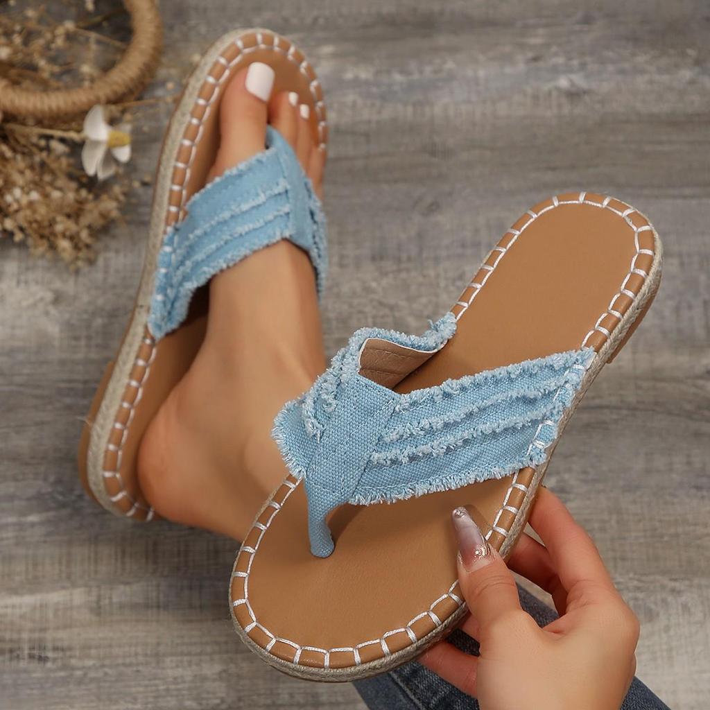 Women's Summer Straw Woven Flip-Flops: Flat Bottom Beach Sandals with Toe Post for Outdoor Use in Large Sizes