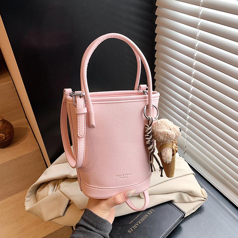 Hand Carry Fashion Casual Bag Women's 2025 New Retro Trend Versatile Bucket Bag Niche Shoulder Women's Bag