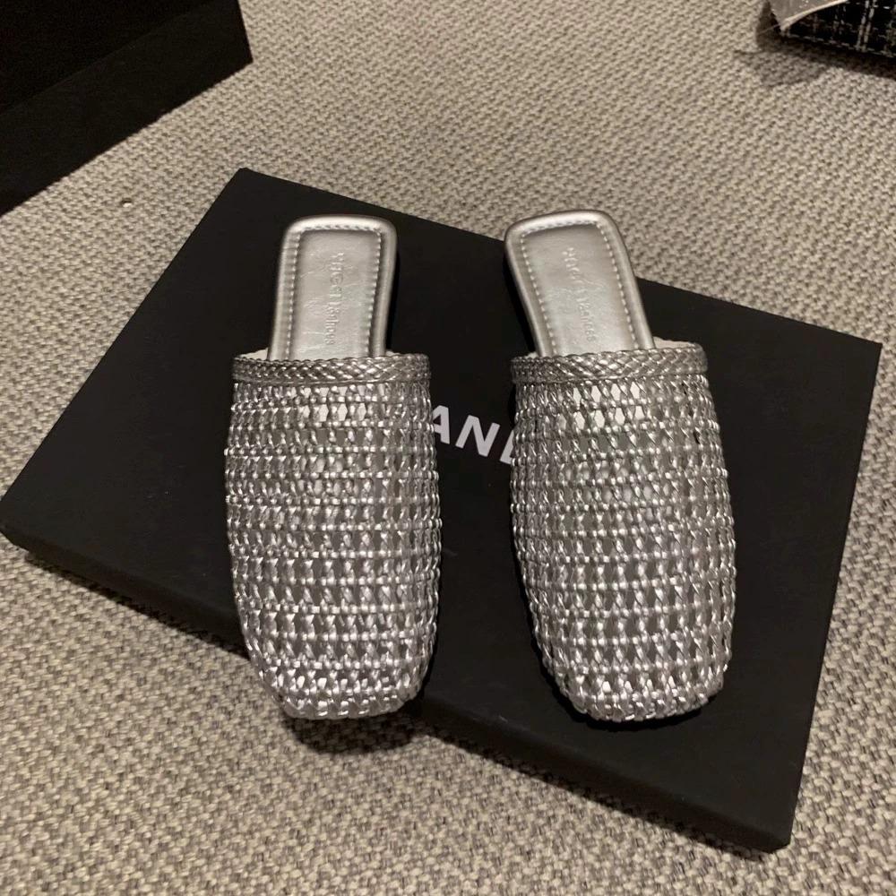 

Silver outer wear hollow woven bag head half slippers women s summer 2025 new versatile Internet celebrity flat cool slippers 35 серебряный